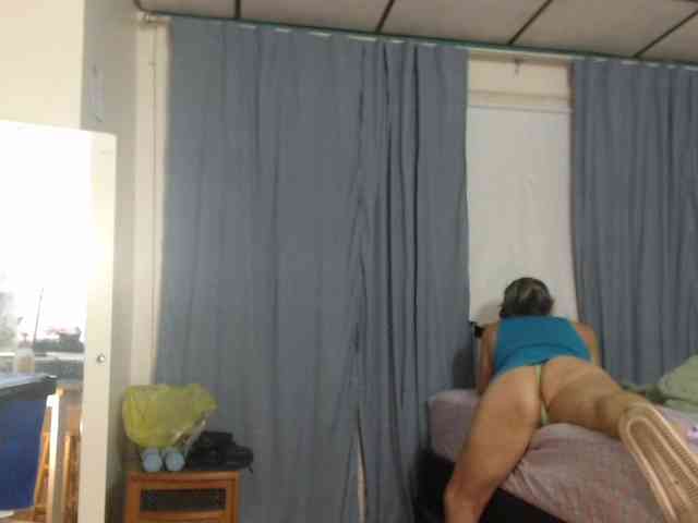 FIXMYASSTOO webcam