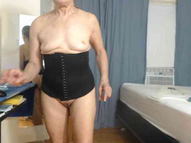 AnalTaxi live female cam on bongacams