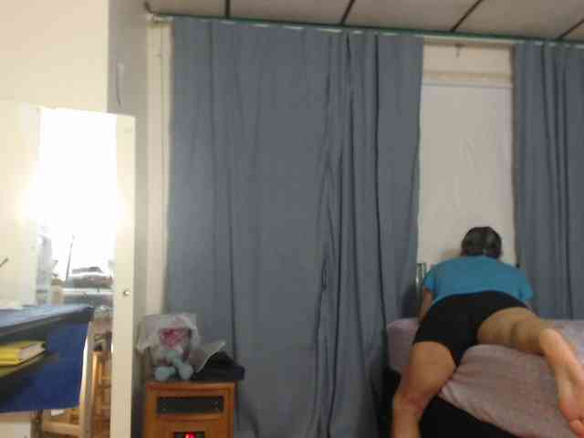 FIXMYASSTOO webcam