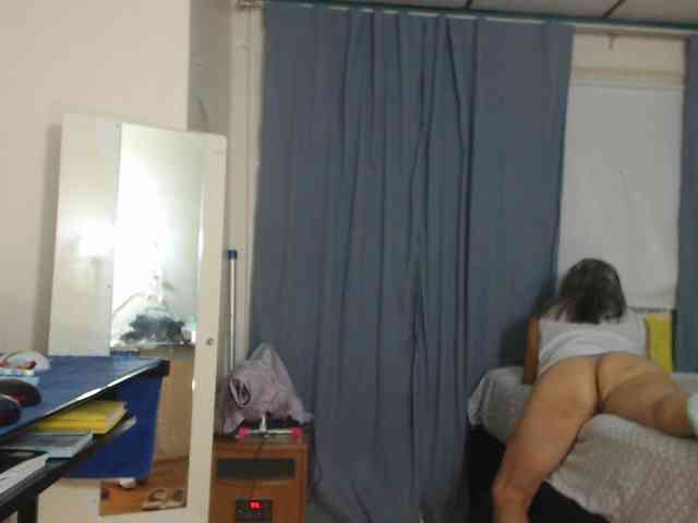 FIXMYASSTOO webcam