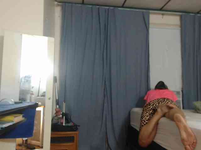 FIXMYASSTOO webcam