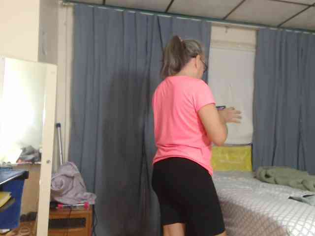 FIXMYASSTOO webcam