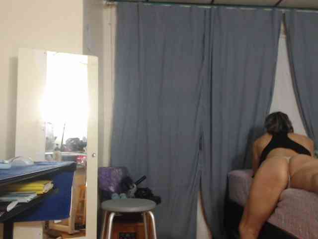 FIXMYASSTOO webcam