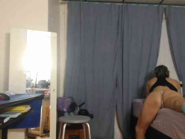 FIXMYASSTOO webcam