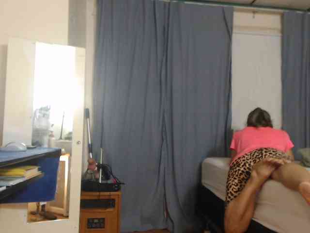 FIXMYASSTOO webcam