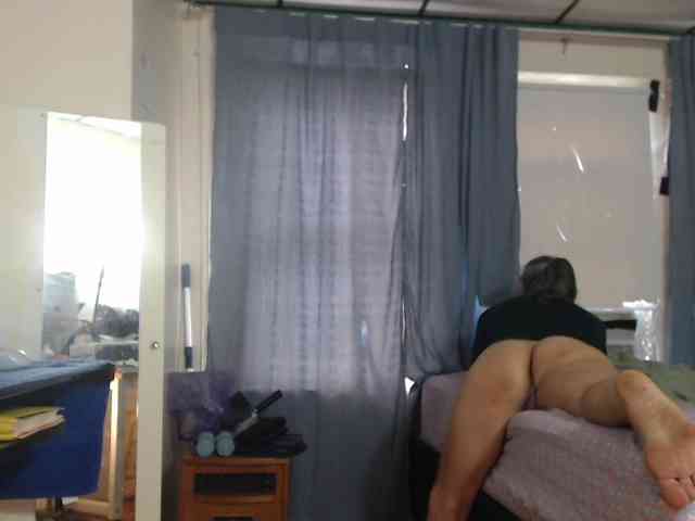 FIXMYASSTOO webcam