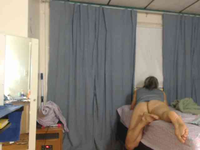 FIXMYASSTOO webcam