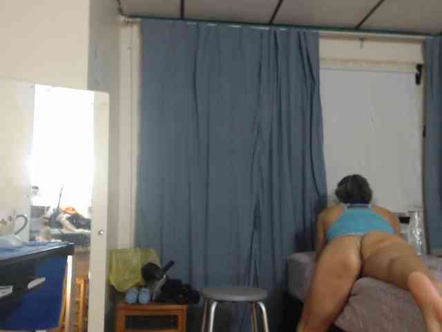 FIXMYASSTOO webcam