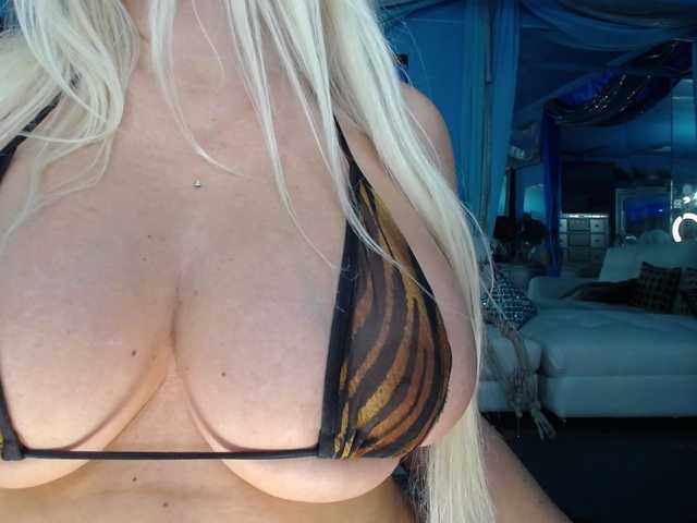 adrianna_fox کے لیے پیش نظارہ
