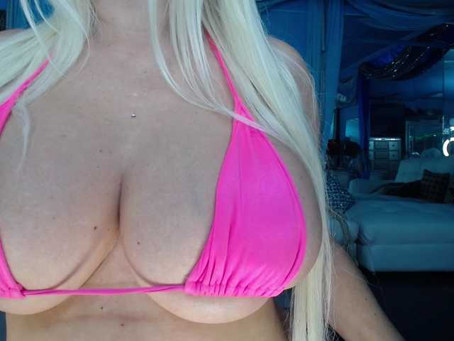 adrianna_fox live cam on BongaCams