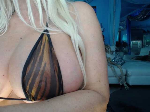 adrianna_fox