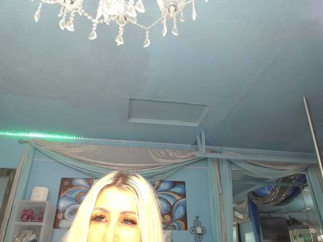 adrianna_fox live cam on BongaCams