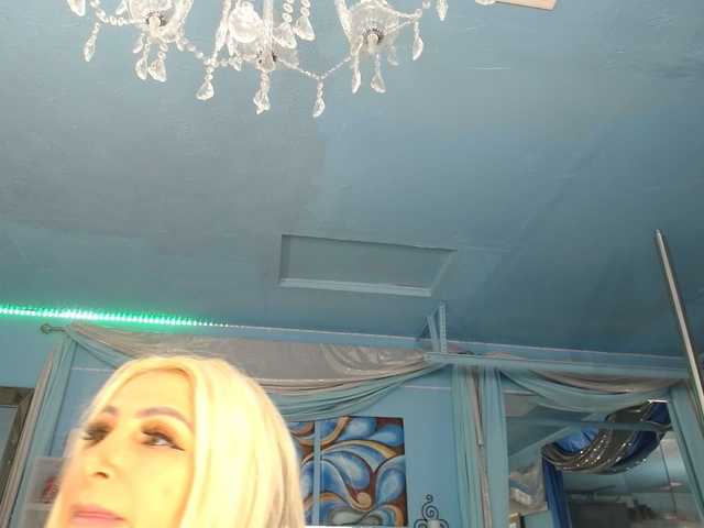 adrianna_fox live cam on BongaCams