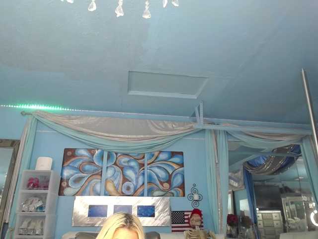 adrianna_fox, en directo ahora en BongaCams