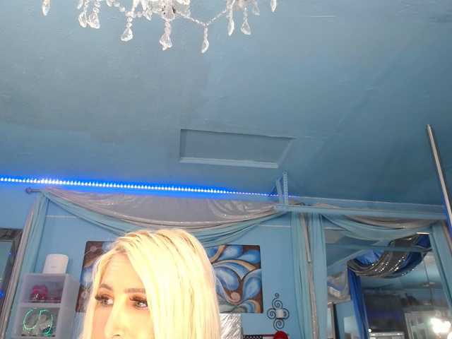 adrianna_fox Live Cam on BongaCams