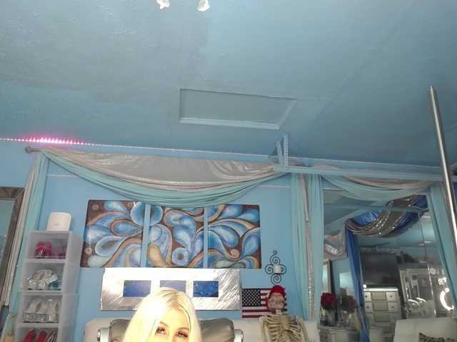 adrianna_fox live cam on BongaCams