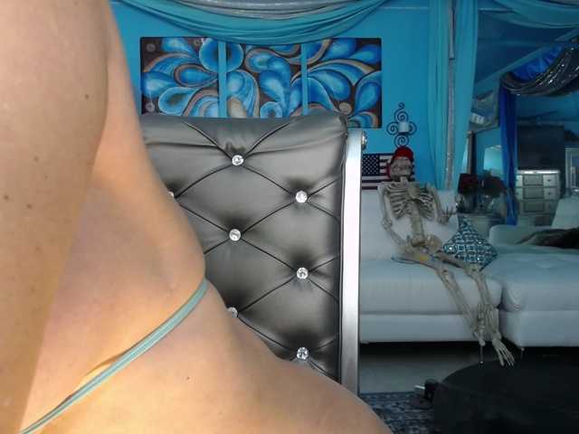 adrianna_fox live cam on BongaCams