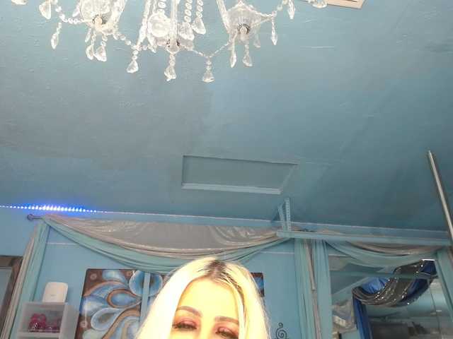 adrianna_fox live cam on BongaCams