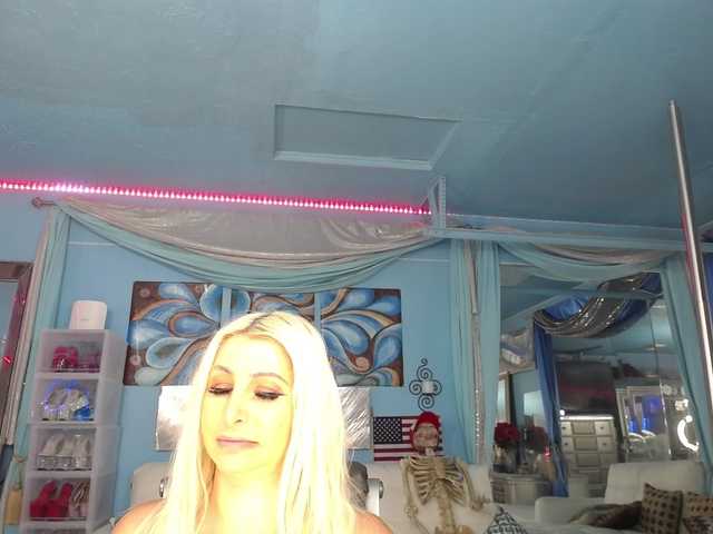 adrianna_fox live cam preview