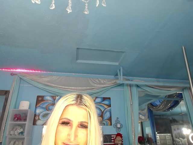 adrianna_fox live cam on BongaCams