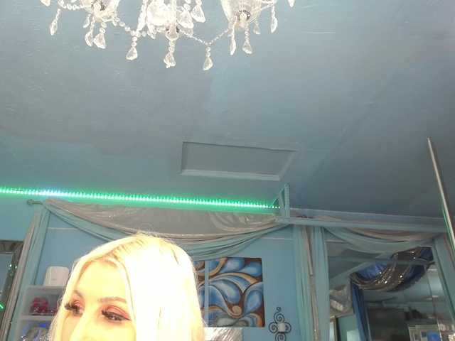 adrianna_fox live cam on BongaCams