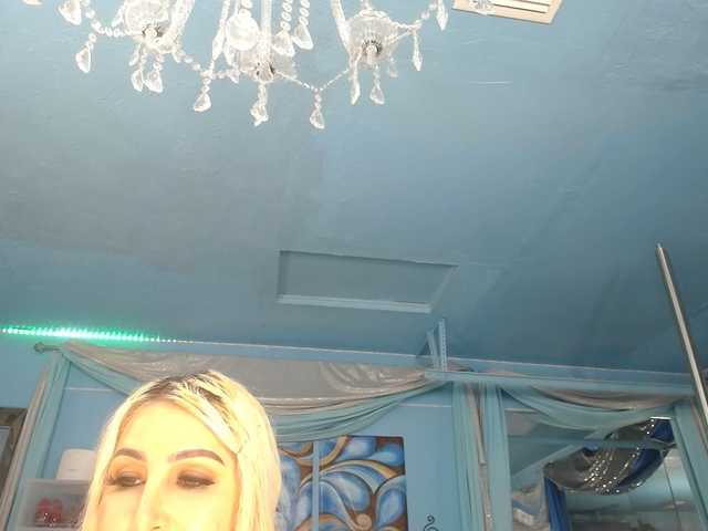 adrianna_fox live cam on BongaCams