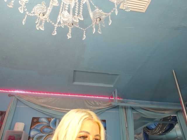 adrianna_fox cam belle