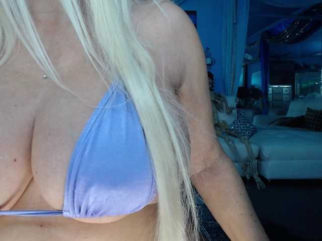 adrianna_fox live cam on BongaCams