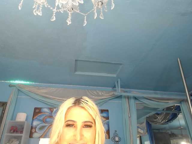 adrianna_fox live cam on BongaCams