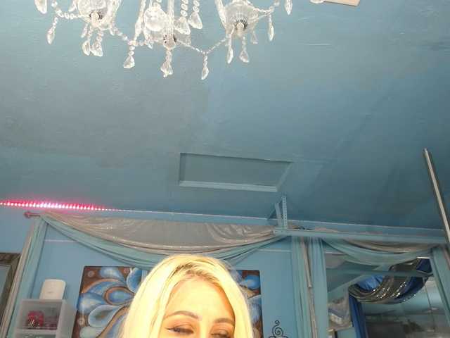 adrianna_fox live cam on BongaCams