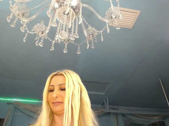 adrianna_fox live cam on BongaCams
