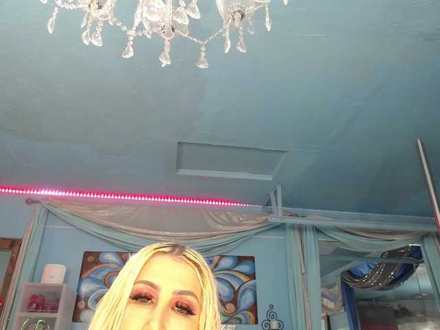 adrianna_fox live cam on BongaCams