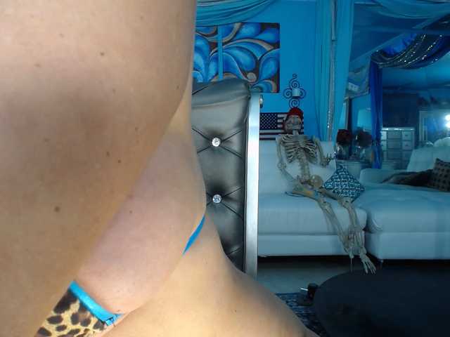 adrianna_fox cam belle