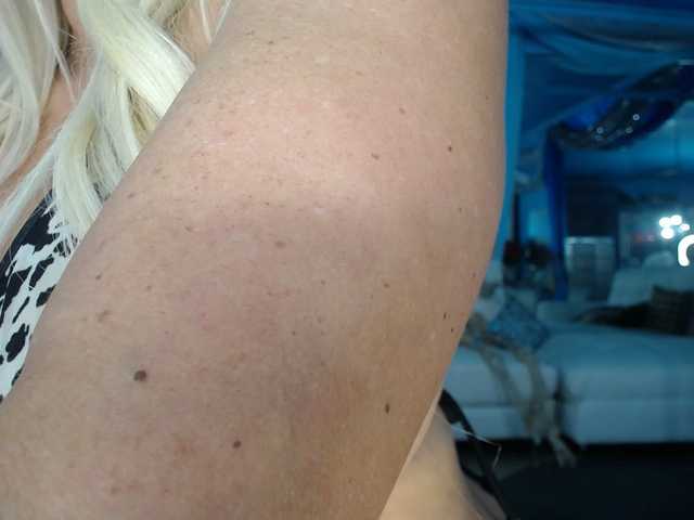 adrianna_fox live cam on BongaCams