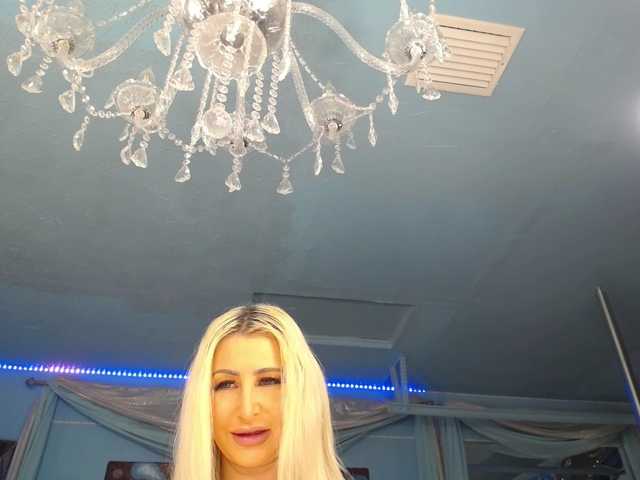 adrianna_fox live cam on BongaCams