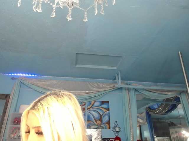 adrianna_fox live cam on BongaCams