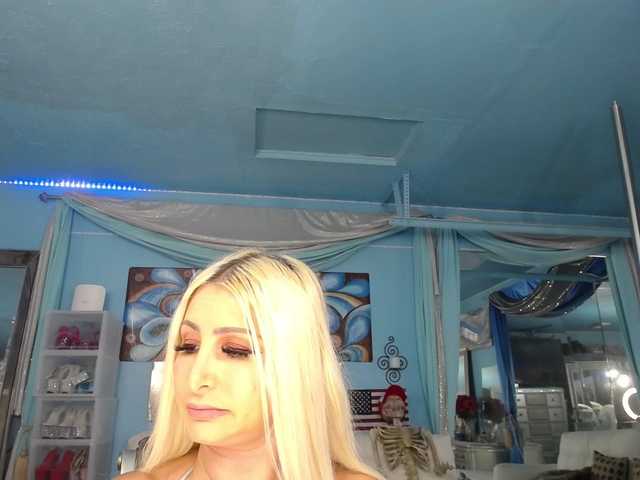 adrianna_fox live cam on BongaCams