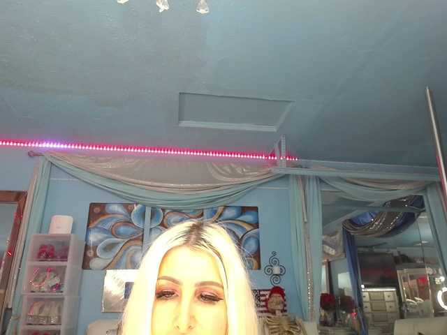 adrianna_fox live cam on BongaCams