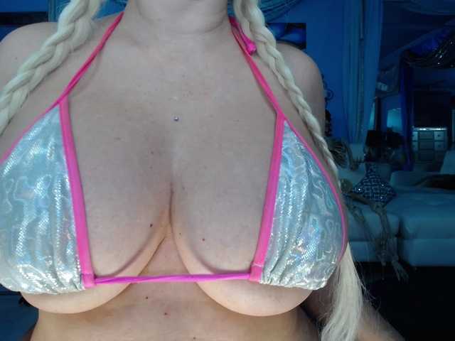 adrianna_fox live cam on BongaCams
