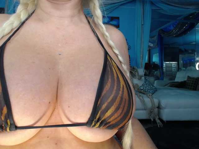 adrianna_fox live cam preview