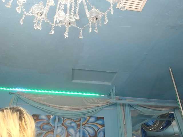 adrianna_fox cam belle