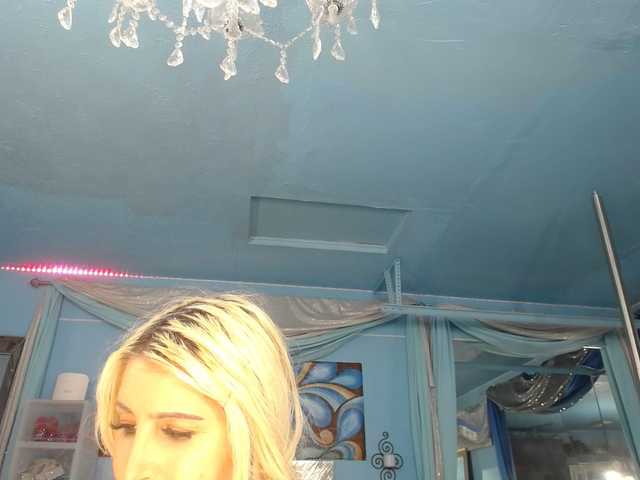 adrianna_fox live cam on BongaCams