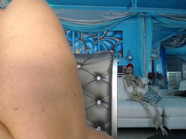 adrianna_fox live cam on BongaCams