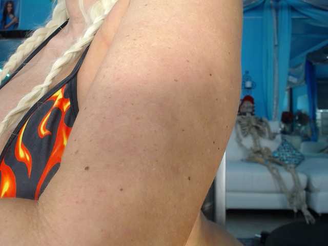 adrianna_fox live cam on BongaCams