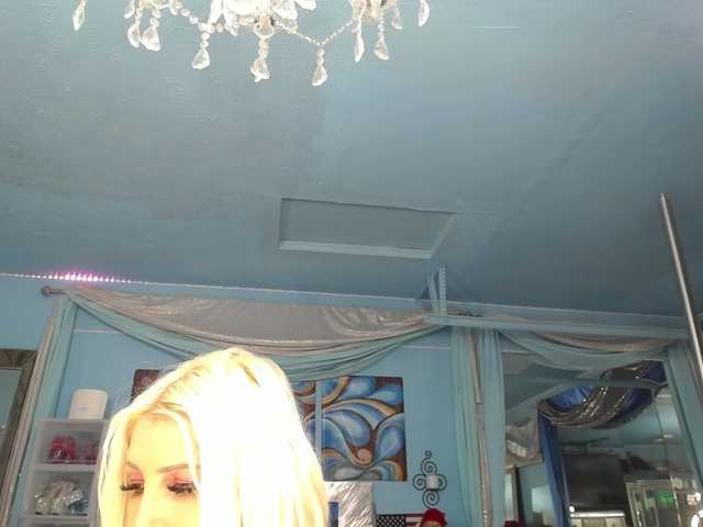 adrianna_fox live cam on BongaCams