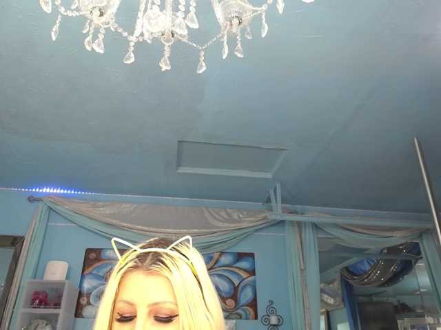 adrianna_fox live cam on BongaCams