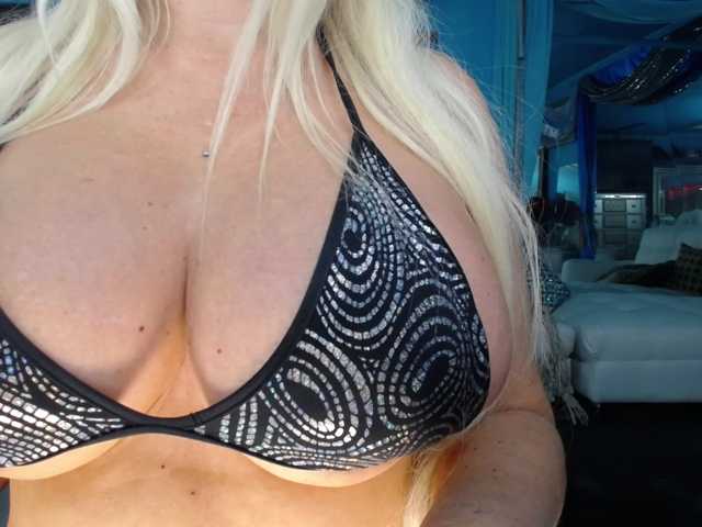 adrianna_fox live cam preview