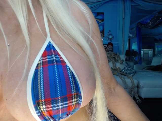 adrianna_fox