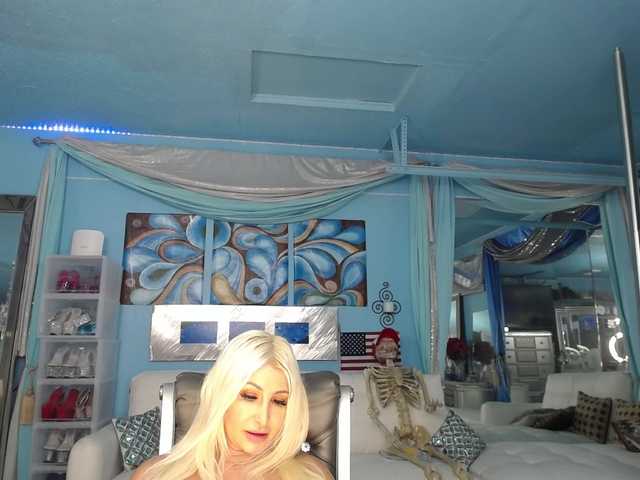 adrianna_fox live cam on BongaCams