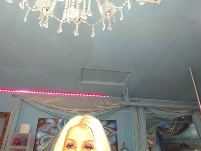 adrianna_fox live cam on BongaCams